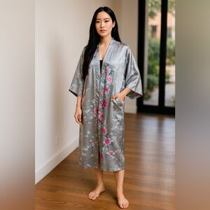 Babeyond kimono style open silky robe Japanese floral silver Free Size fits most